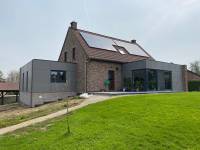 Extension d'une maison unifamiliale, bardage en panneaux fibre-ciment (2) Extension d'une maison unifamiliale, bardage en panneaux fibre-ciment (2)