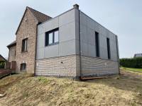 Extension d'une maison unifamiliale, bardage en panneaux fibre-ciment (4) Extension d'une maison unifamiliale, bardage en panneaux fibre-ciment (4)